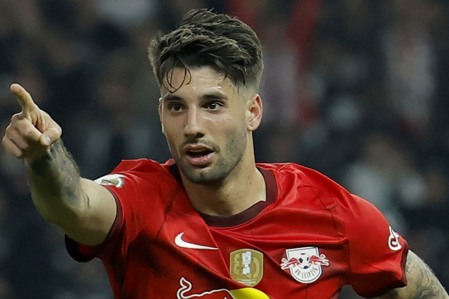 nemcsak a nevet irta el de le is lengyelezte szoboszlait a patinas brit lap