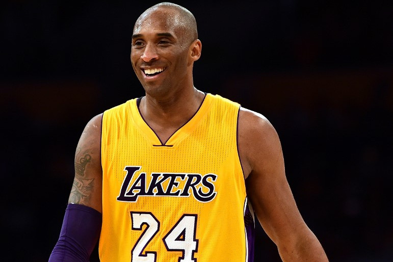 szobrot emel kobe bryant tiszteletere a los angeles lakers