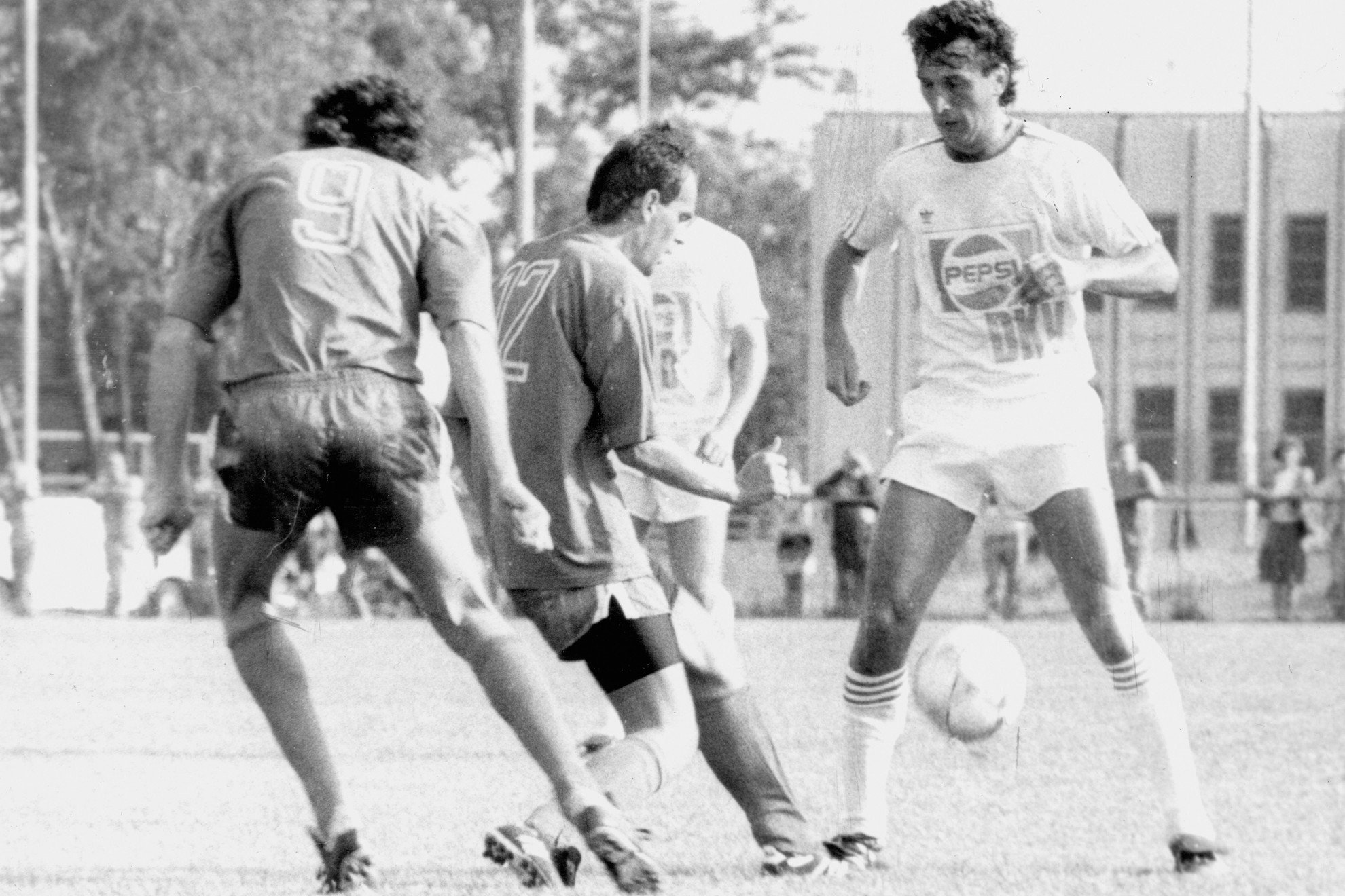 a fradibol nem szabad elmenni csak ha kuldenek interju