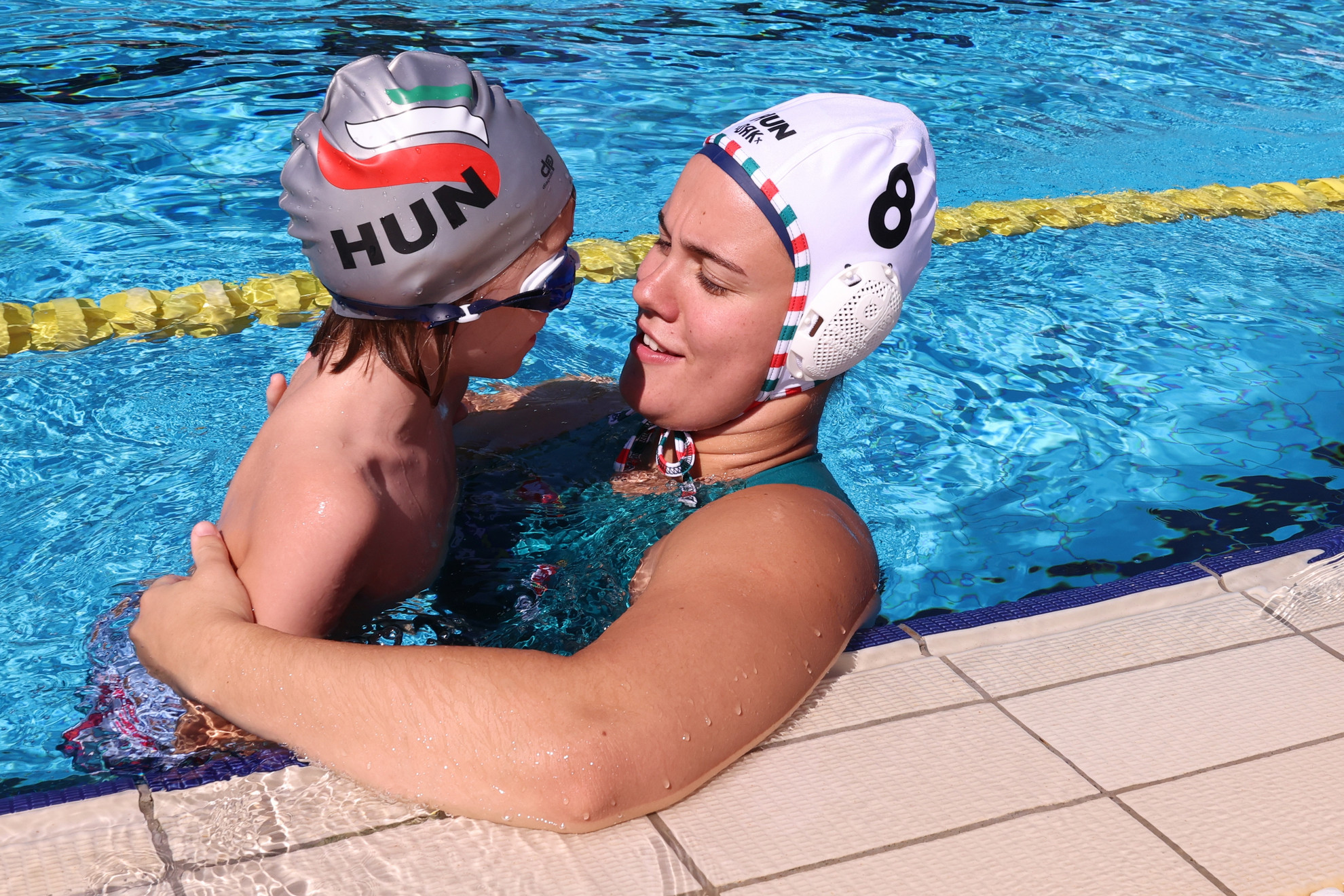 csontvelo atultetesen atesett gyermekekkel jatszottak a noi vizilabda valogatott tagjai