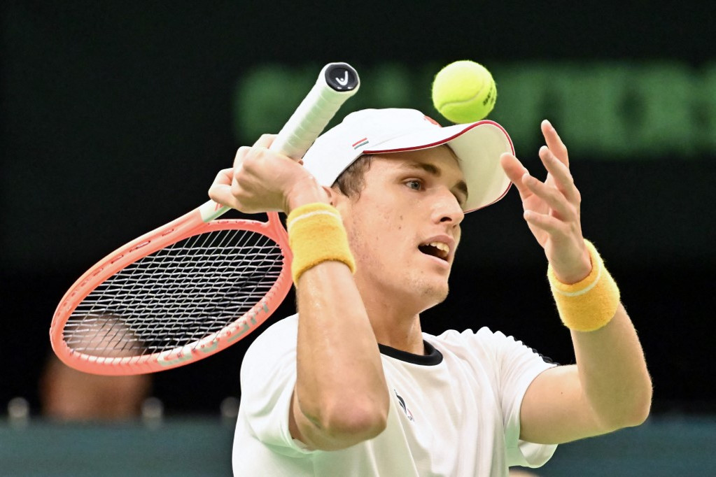 davis kupa piros is nyert 2 0 ra vezetnek a magyarok keszthelyen