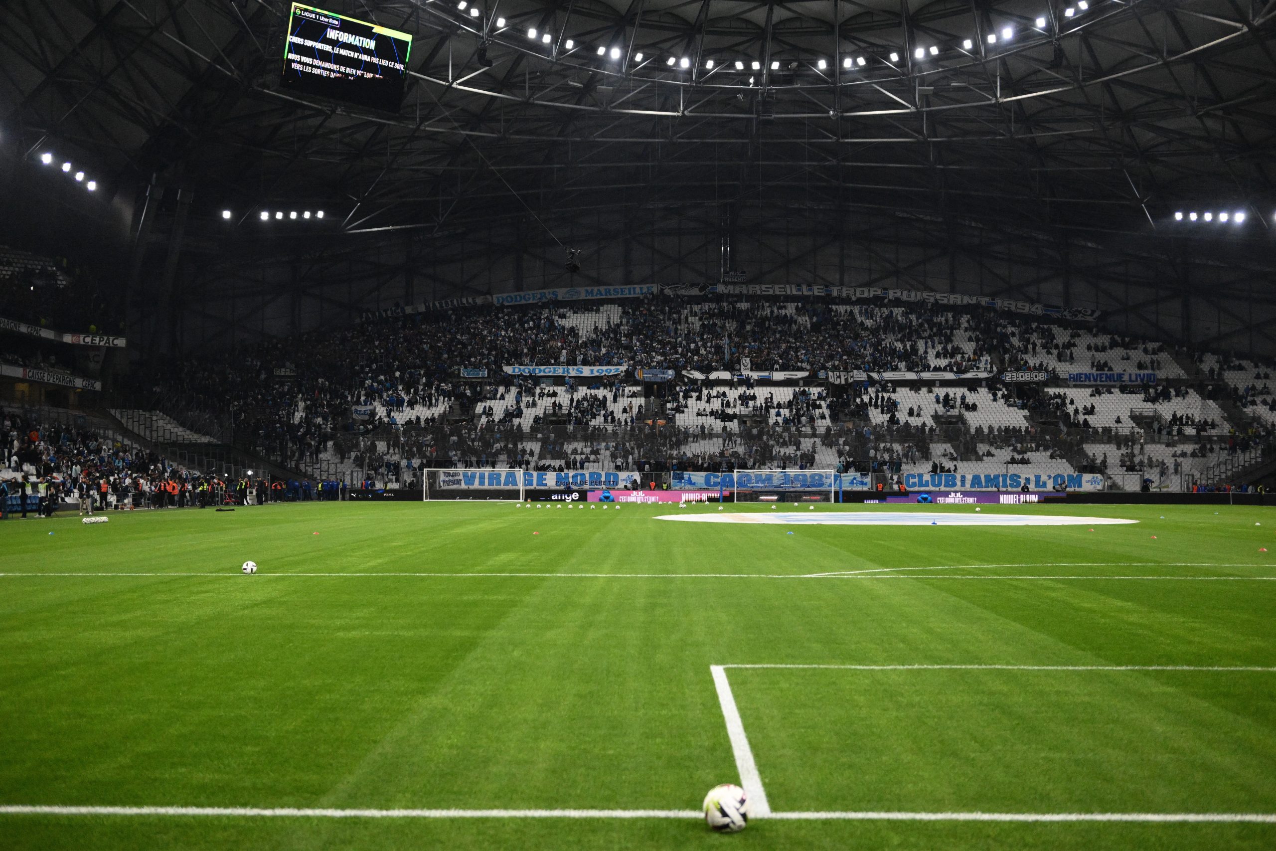az olympique marseille szurkoloi megtamadtak az olympique lyon autobuszat scaled