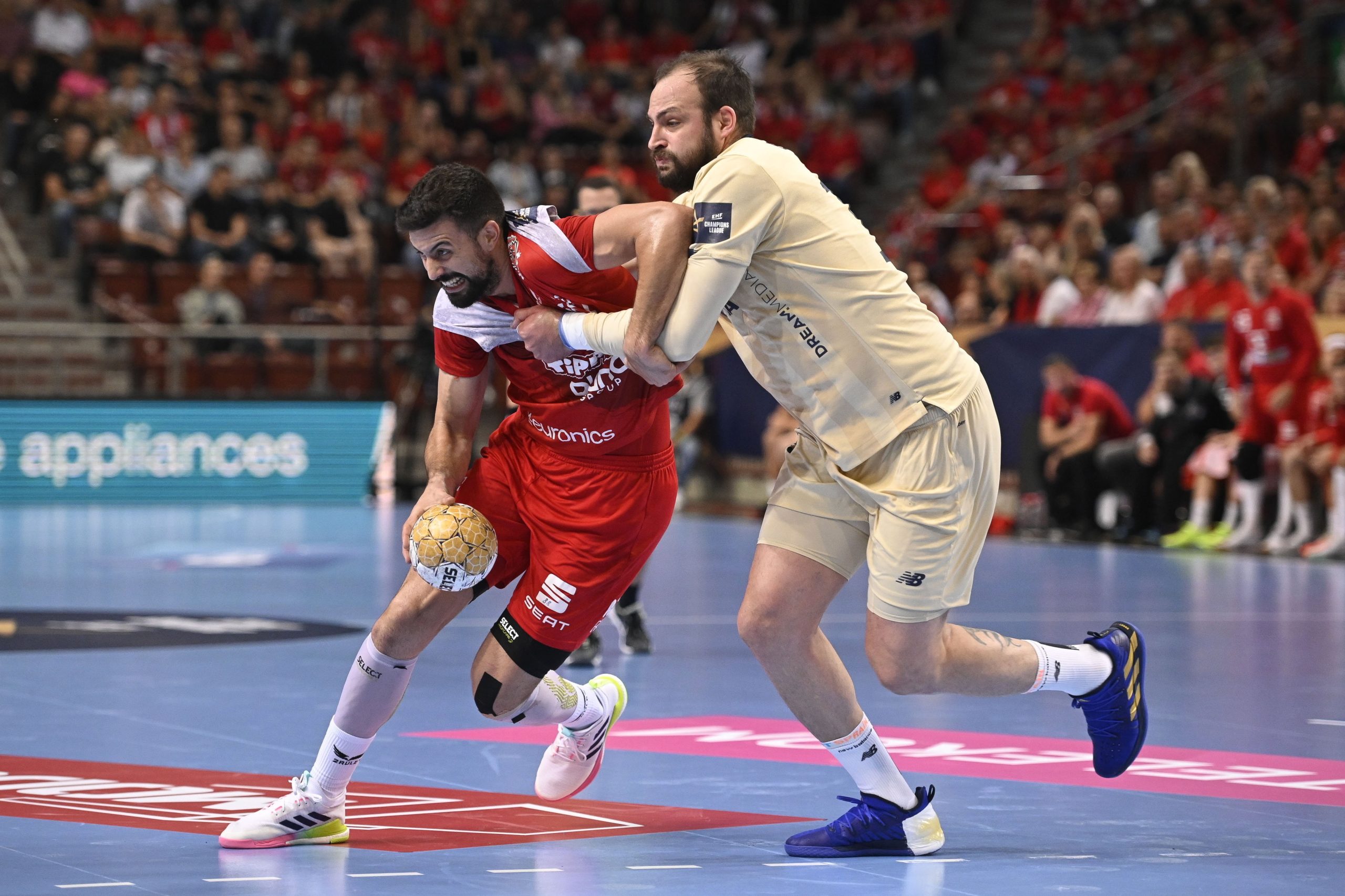 ferfi kezilabda bl a veszprem tiz gollal legyozte a portot scaled