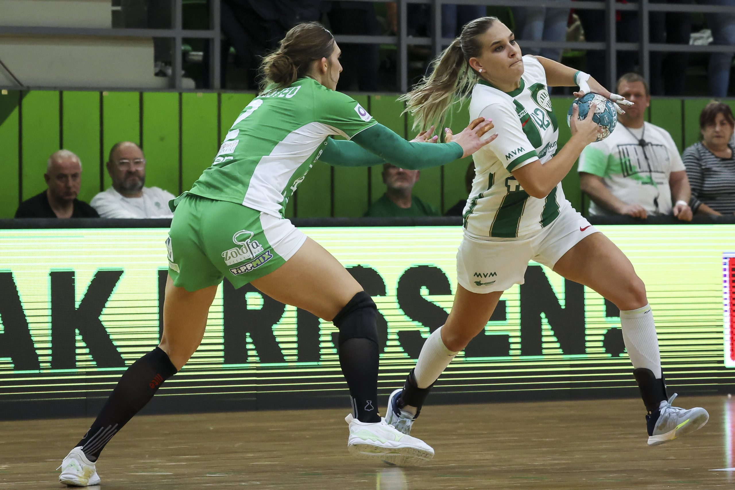 noi kezilabda nb i a gyort legyozve hibatlan maradt a ferencvaros scaled