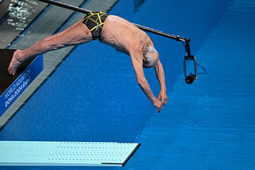 Százéves műugró nyert a vizes világbajnokságon + VIDEÓ