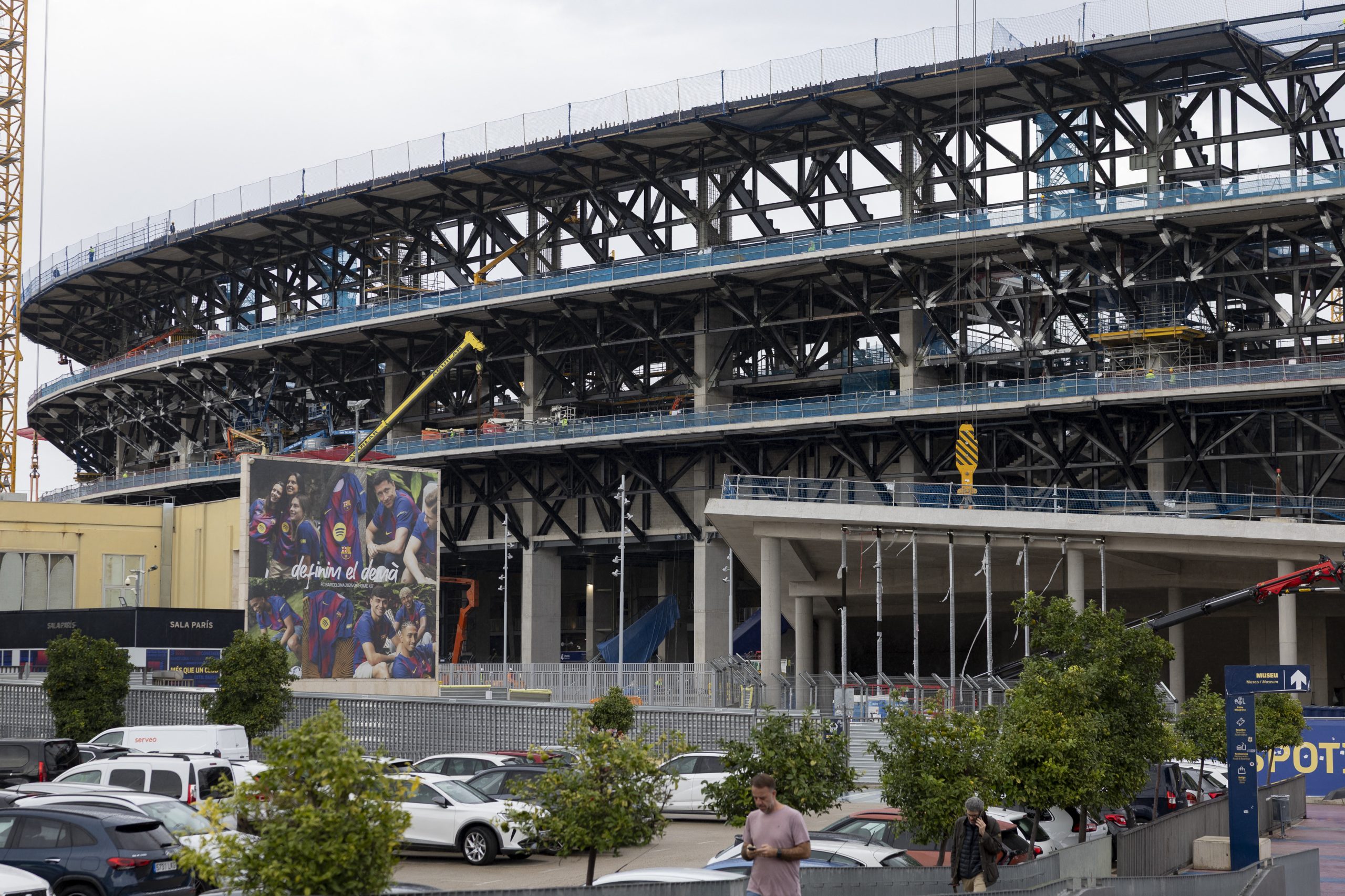 tobb mint huszezer szurkolo nezte meg a barcelona edzeset az uj camp nouban scaled