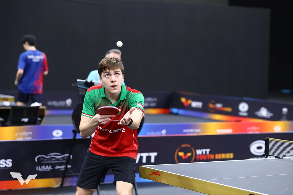 Lei Balázs tovább remekelt: Egyesben főtáblás, párosban döntős! – WTT Youth Star Contender Doha