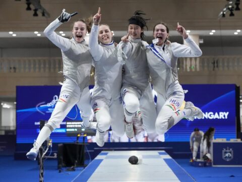 Aranyérmes a női tőrcsapat aranyermes a noi torcsapat