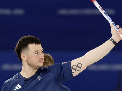 ismet kikaptak a cimvedo svedek a ferfi curlingtornan