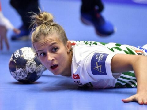 meddig emelheti fodor csenge a tetet