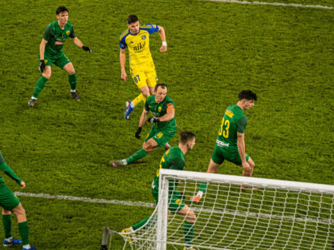 Vert helyzetből felállva ikszelt a Kassa! vert helyzetbol felallva ikszelt a kassa