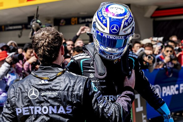 Russell nyerte a sanghaji sprintfutamot