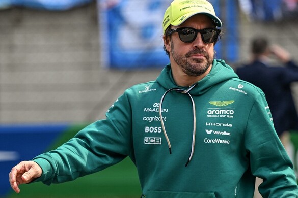 Alonso 44 évesen apa lett