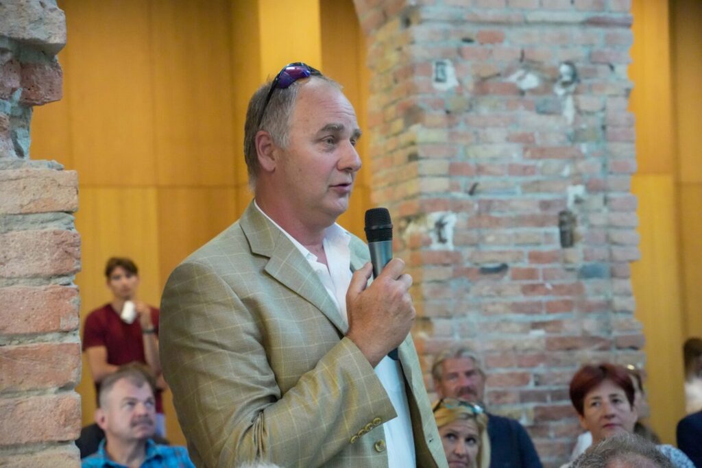 Ficsor László: “Úgy búcsúzom, hogy nem búcsúzom” Ficsor László: “Úgy búcsúzom, hogy nem búcsúzom”