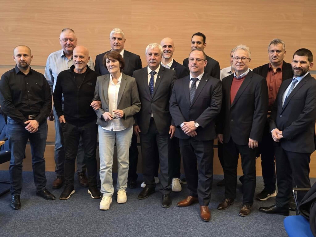 Dr. Mészáros János maradt a karate szövetség elnöke