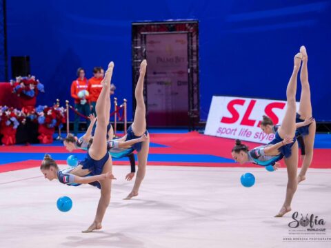 Ritmikus gimnasztika – Finalista az együttes kéziszer csapat! 7 Ritmikus gimnasztika – Finalista az együttes kéziszer csapat!