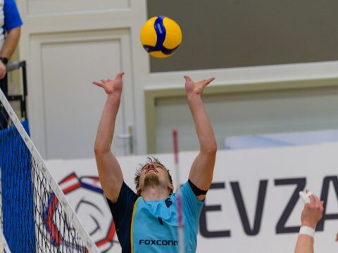 ezustermes a mav elore