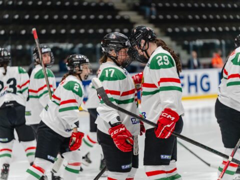 megkezdte a felkeszulest a noi jegkorong valogatott