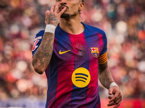 raphinha mesterharmast szerzett magabiztosan nyert a barcelona