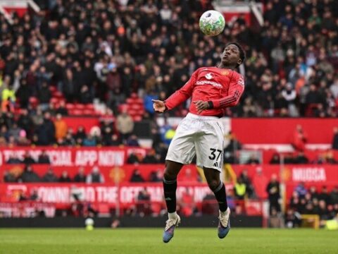 A Manchester United válogatott középpályása 2031-ig hosszabbított