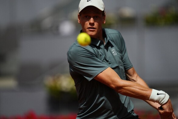 Tenisztörténelem kapujában Jannik Sinner?