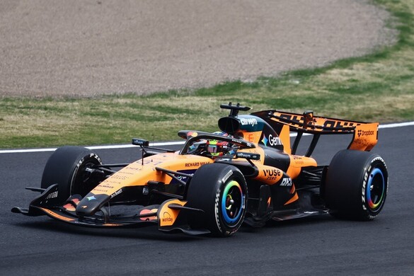 A McLaren „teljesen új” autóval áll rajthoz Miamiban