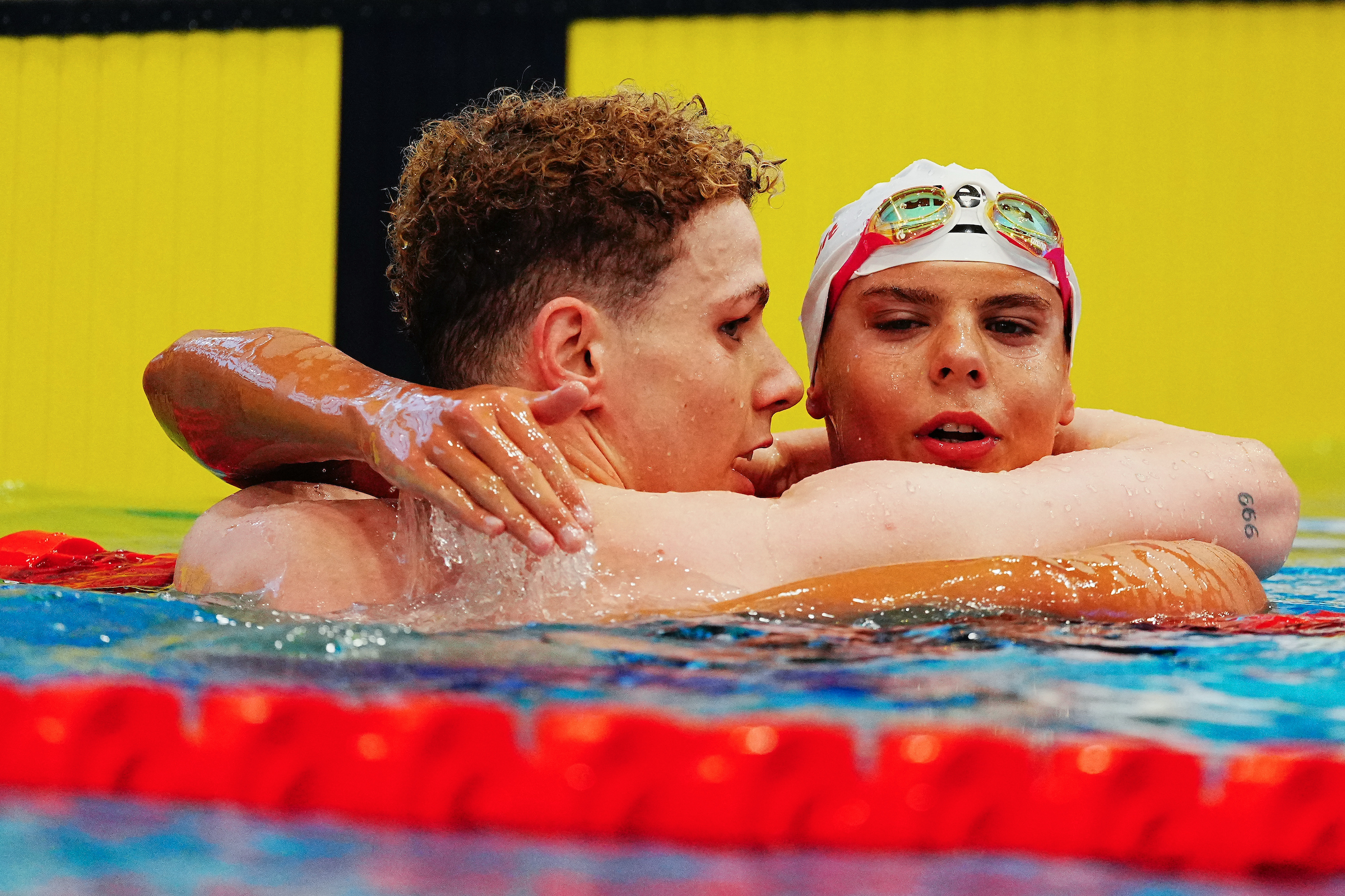 Eb-szintek úszószalagon