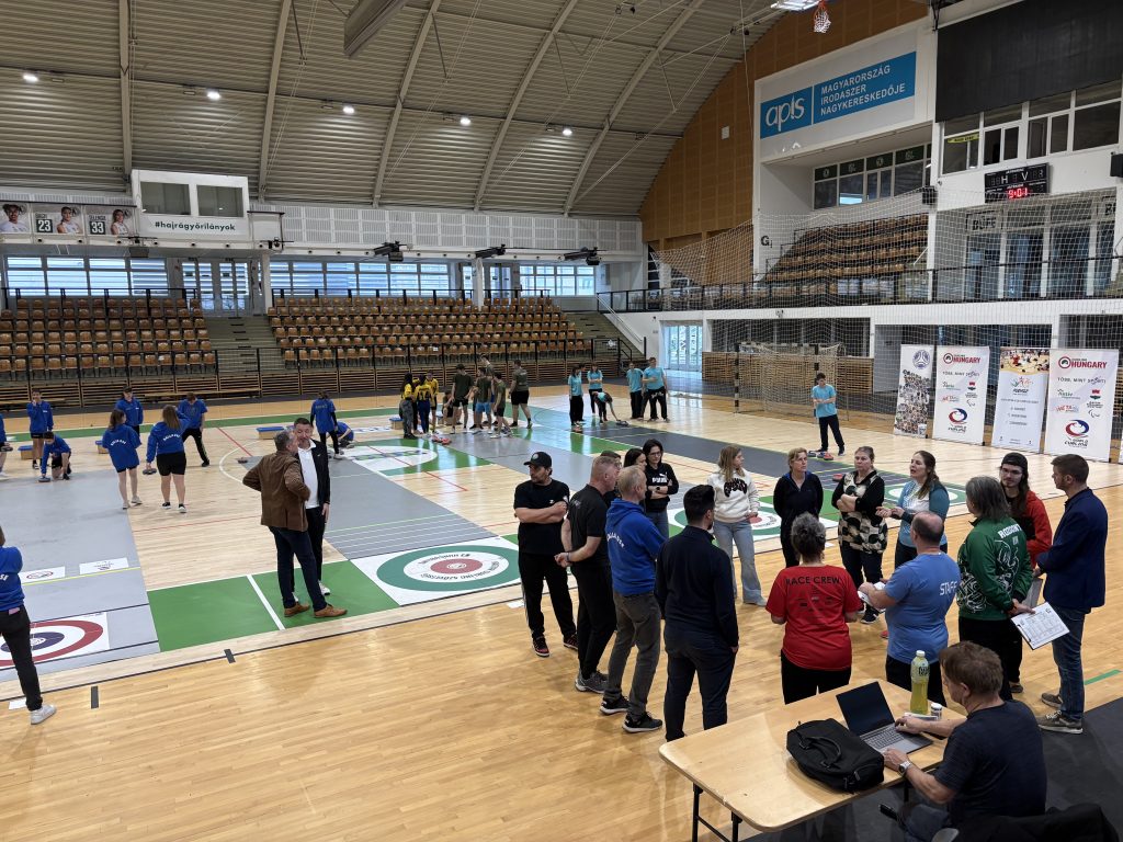 Történelmi pillanat Győrben – Nagy sikerrel debütált az Országos Floor Curling Diákolimpia