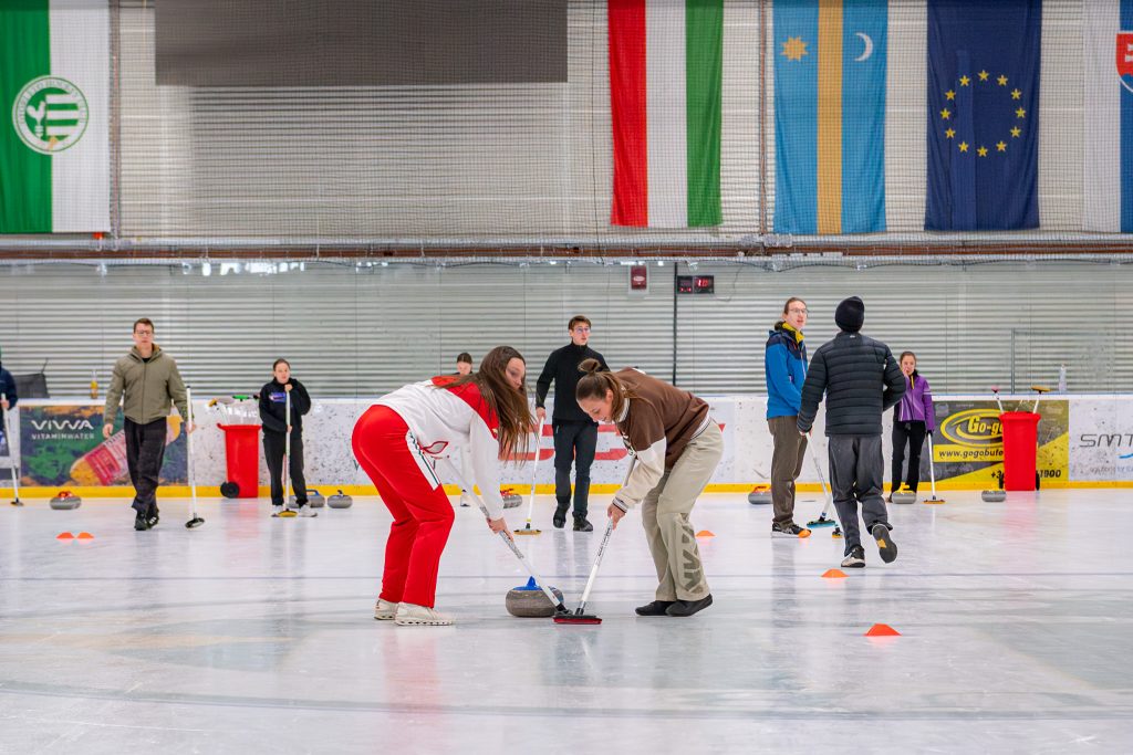 Rekordlétszám és kiélezett küzdelmek a 2026-os Curling MEFOB-on Győrben