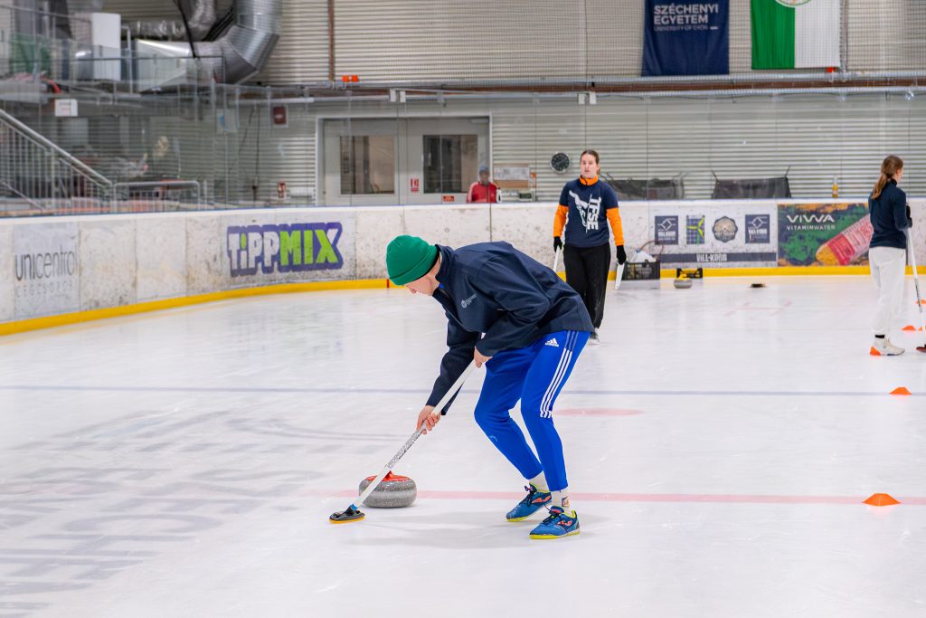 Rekordlétszám és kiélezett küzdelmek a 2026-os Curling MEFOB-on Győrben