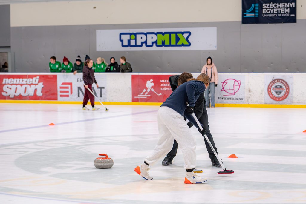 Rekordlétszám és kiélezett küzdelmek a 2026-os Curling MEFOB-on Győrben
