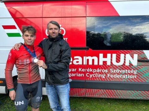 bur zsolt meg kellett tanulnom neveloedzokent gondolkodni