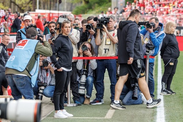 Folyamatosan támadják a Bundesliga első női edzőjét