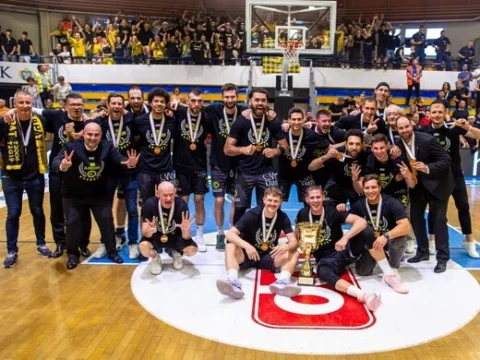 Kiütéssel győzött és hetedszer lett bajnok a Falco