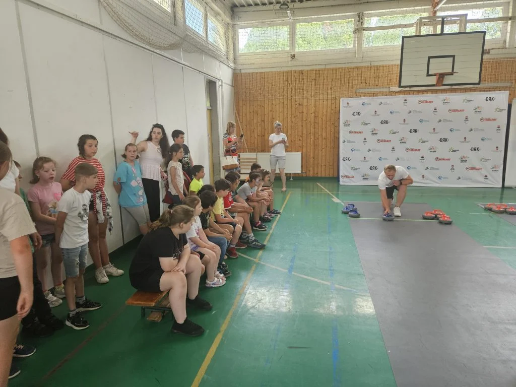 Floor curling bemutató Kaposváron a Több, mint Sport program keretében Floor curling bemutató Kaposváron a Több, mint Sport program keretében