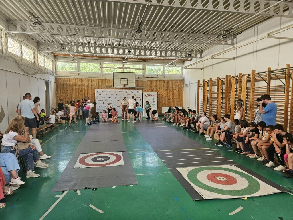 Floor curling bemutató Kaposváron a Több, mint Sport program keretében Floor curling bemutató Kaposváron a Több, mint Sport program keretében