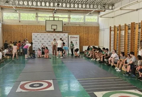 Floor curling bemutató Kaposváron a Több, mint Sport program keretében