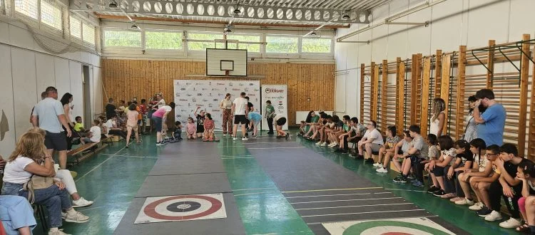 Floor curling bemutató Kaposváron a Több, mint Sport program keretében Floor curling bemutató Kaposváron a Több, mint Sport program keretében