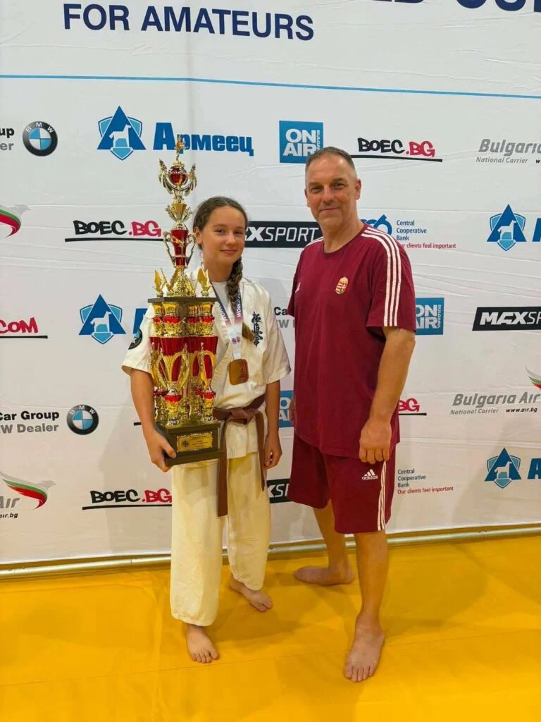 Magyar kyokushin aranyérem Várnából Magyar kyokushin aranyérem Várnából