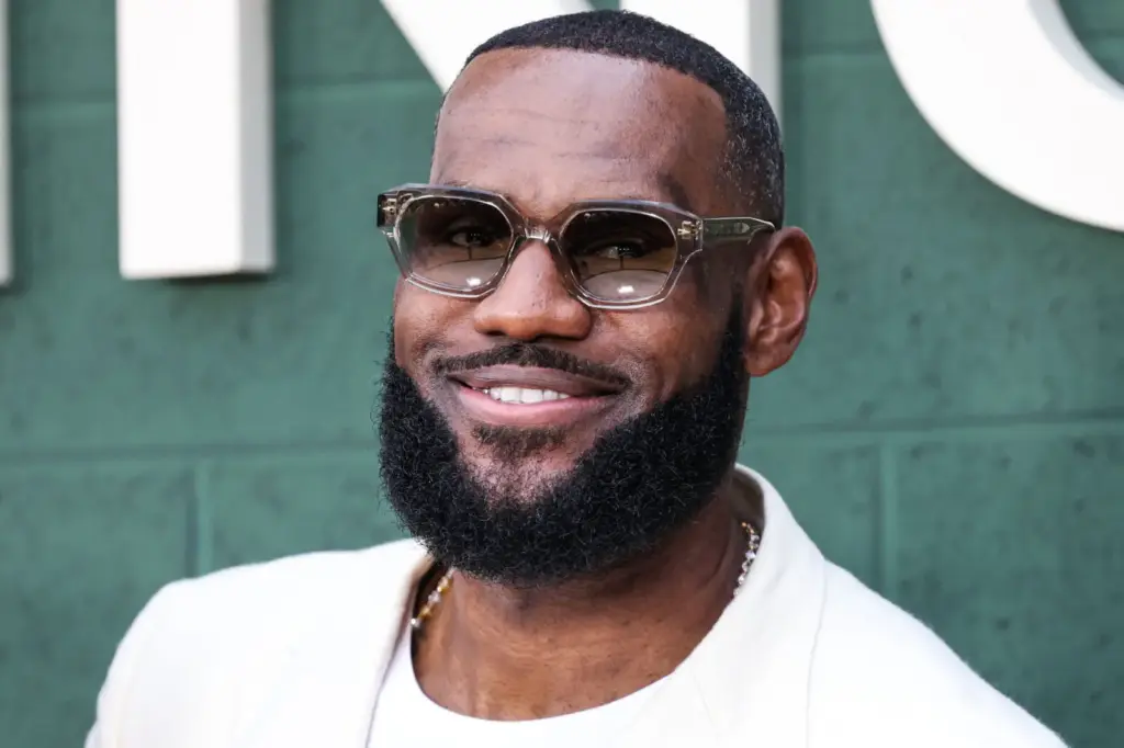 LeBron James a Philadelphia 76ers csapatához igazol LeBron James a Philadelphia 76ers csapatához igazol