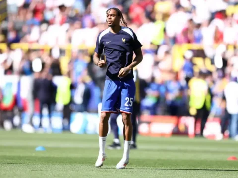 Bradley Barcoláért 130 millió eurót ajánlott a Liverpool a PSG-nek