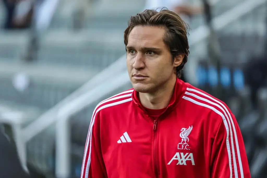 Federico Chiesa a Liverpoolnál maradna és bizonyítana az új edzőnek Federico Chiesa a Liverpoolnál maradna és bizonyítana az új edzőnek