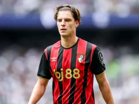 Alex Scottot nem engedi el a Bournemouth a Chelsea-hez