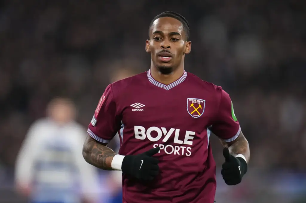 Váratlan fordulat: Az Al Hilal elhappolná Crysencio Summerville-t az AS Roma elől Váratlan fordulat: Az Al Hilal elhappolná Crysencio Summerville-t az AS Roma elől