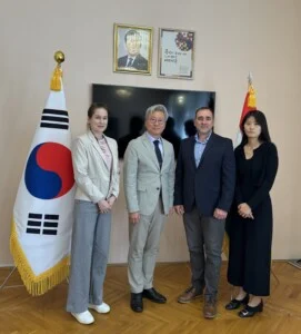 Sportdiplomáciai egyeztetés a Koreai Köztársaság magyarországi nagykövetével Sportdiplomáciai egyeztetés a Koreai Köztársaság magyarországi nagykövetével