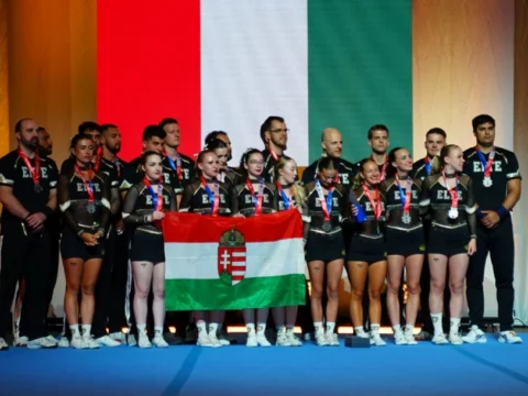 Ezüstéremmel és négy top 8-as helyezéssel zárták a cheerleading Eb-t a magyarok
