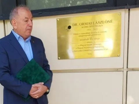Koszorúk Dr. Ormai Lászlónak Koszorúk Dr. Ormai Lászlónak