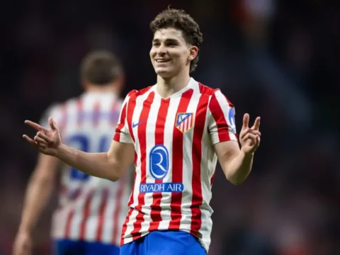 Feszültség az FC Barcelonánál: négy játékos is ellenzi Julian Alvarez leigazolását