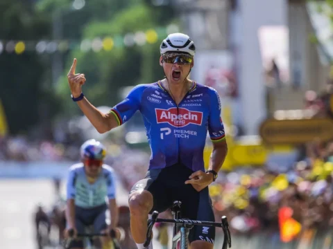 Vasárnap a szökevények négyfős csoportjából Mathieu Van der Poel volt a leggyorsabb