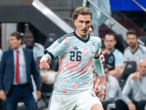 Mika Godts a PSG-hez igazolhat: megállapodott az Ajax tehetsége